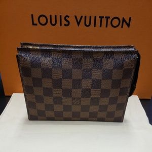 Louis Vuitton Toiletry 19